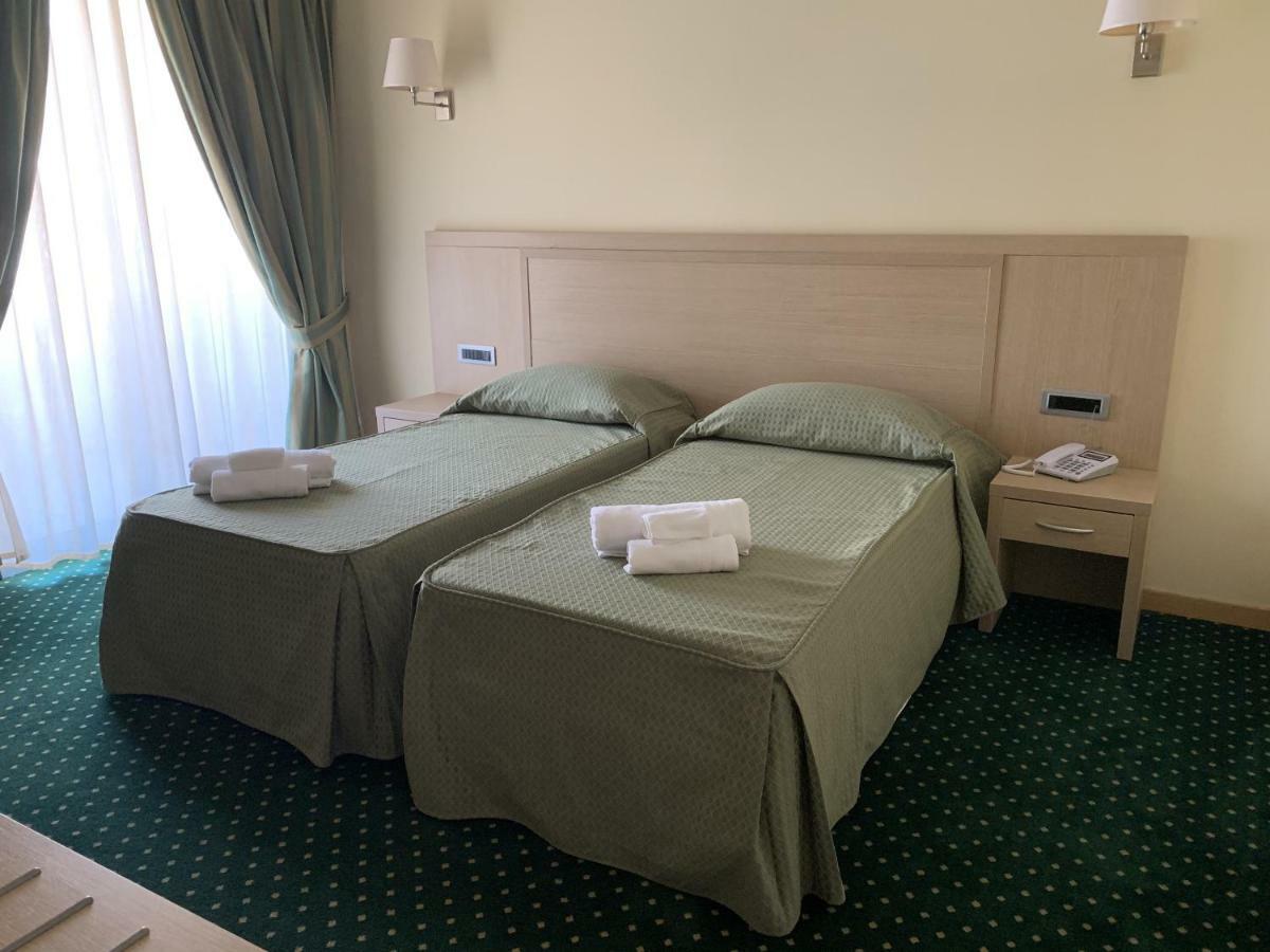 Hotel Palace Джоя-Тауро Екстер'єр фото
