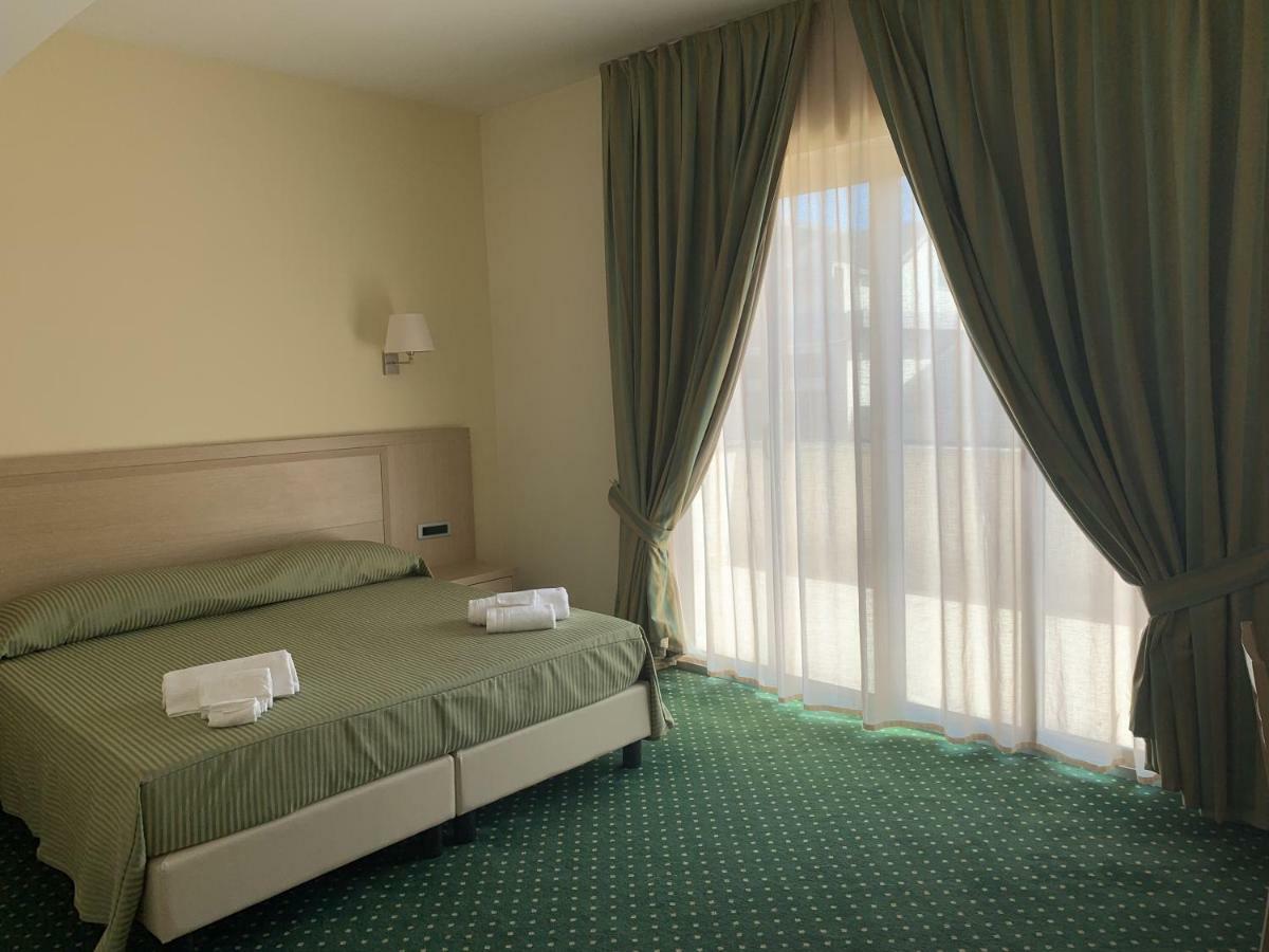 Hotel Palace Джоя-Тауро Екстер'єр фото